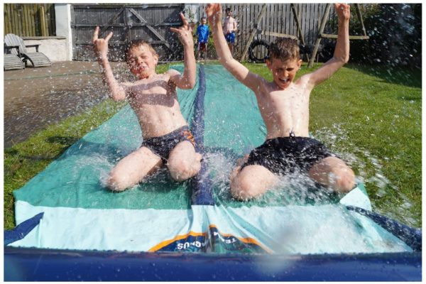 TEAM MAGNUS Slip and Slide XL - Inflatable Crash pad and Central Spray Channel for Races - Image 5