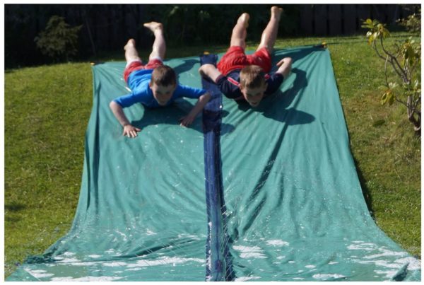 TEAM MAGNUS Slip and Slide XL - Inflatable Crash pad and Central Spray Channel for Races - Image 3